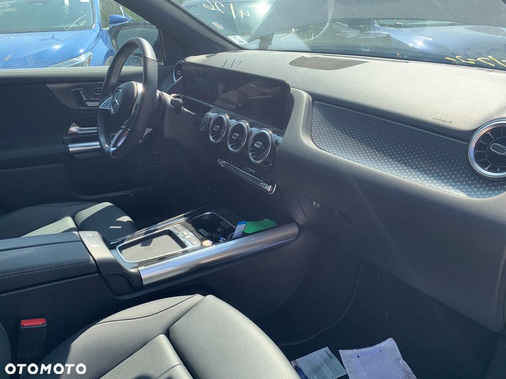 Mercedes-Benz GLA 250 4Matic 8G-DCT - 17