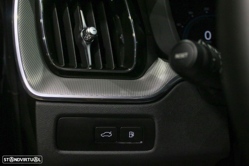 Volvo XC 60 2.0 T6 PHEV Plus Dark AWD - 36