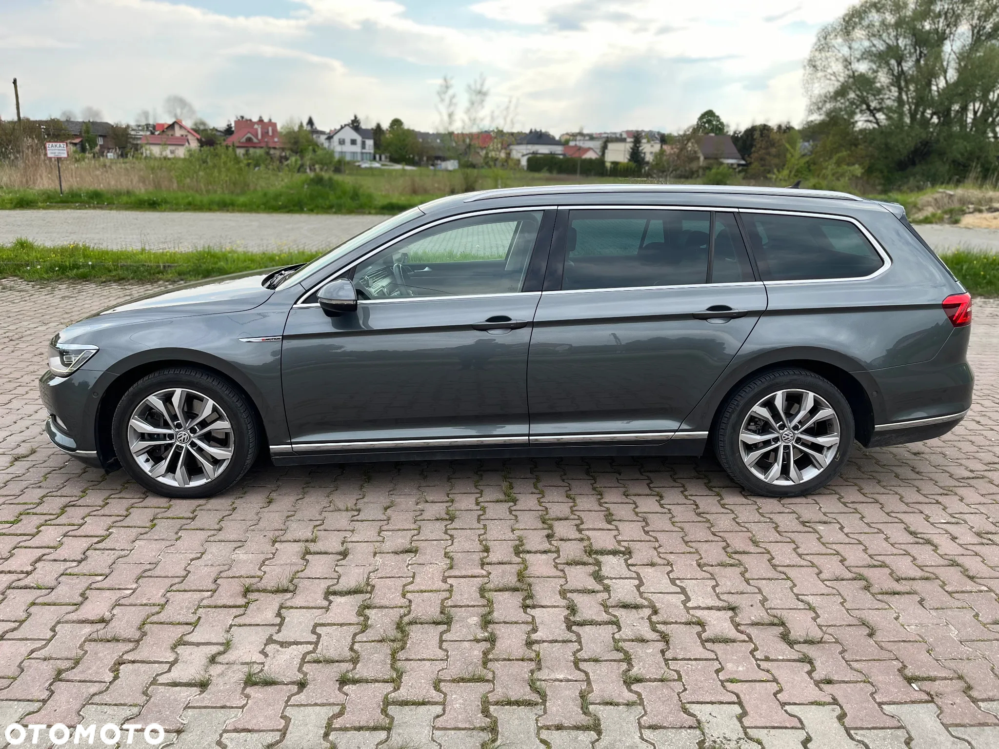 Volkswagen Passat - 11
