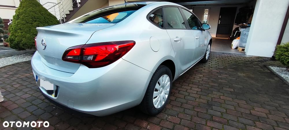 Opel Astra IV 1.4 T Business - 11