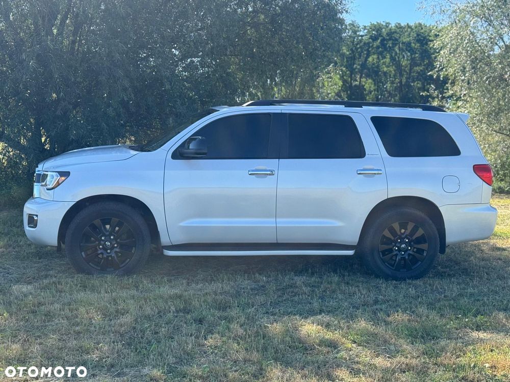 Toyota Sequoia - 7