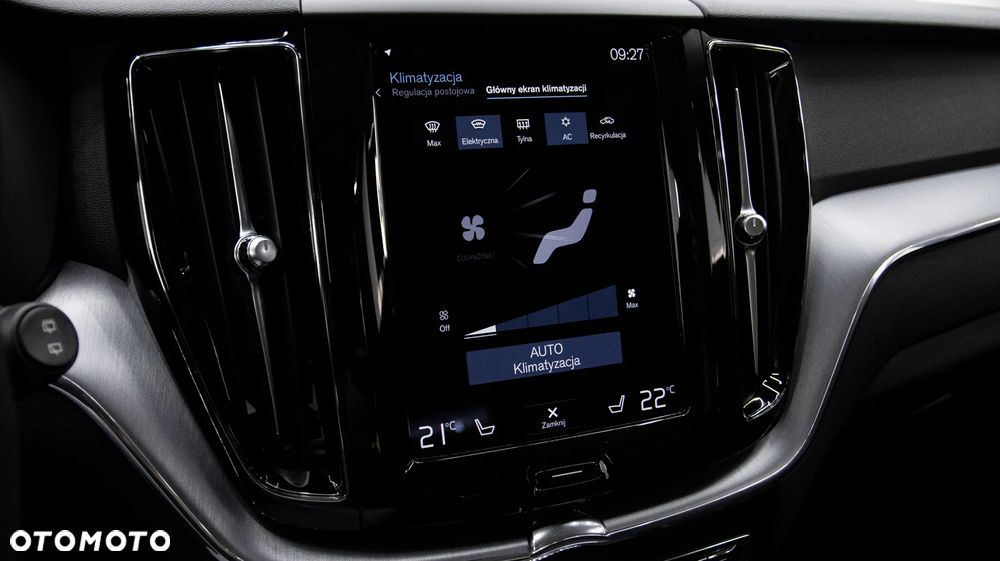 Volvo XC 60 B4 D AWD Momentum Pro - 27