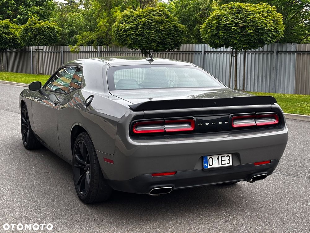 Dodge Challenger - 8