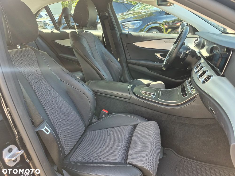 Mercedes-Benz Klasa E 220 d 4-Matic - 34