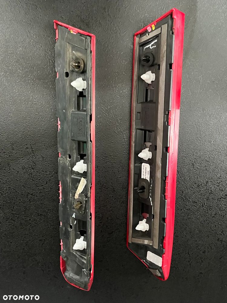 VW BEETLE - LISTWA  PRAWA/LEWA TYŁ 5C5853937 - 2