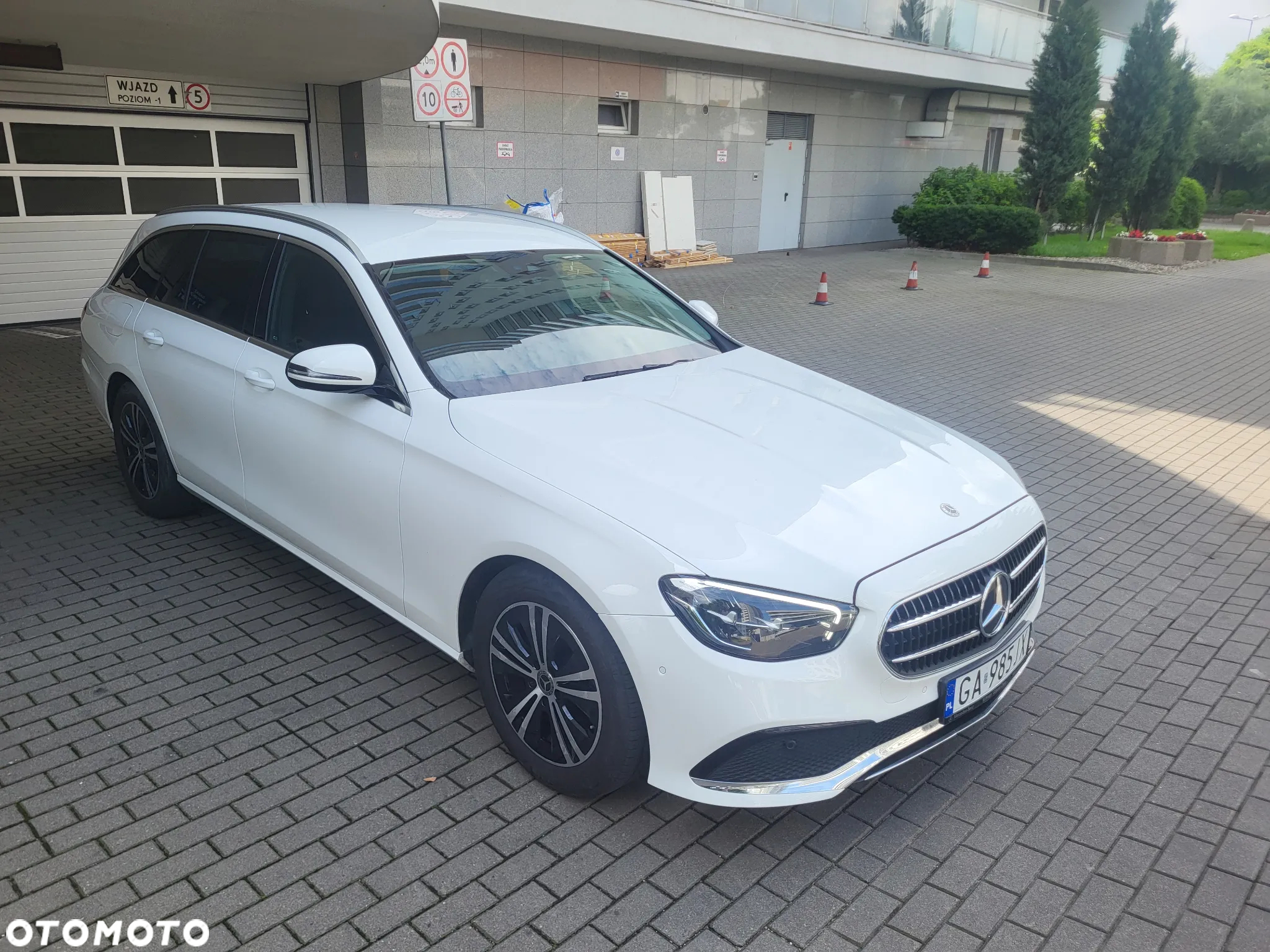 Mercedes-Benz Klasa E 220 d T 9G-TRONIC Avantgarde - 3