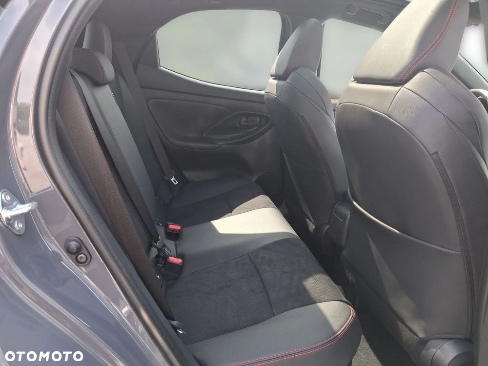 Toyota Yaris Hybrid 1.5 GR Sport - 10