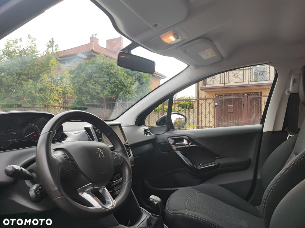 Peugeot 208 - 30
