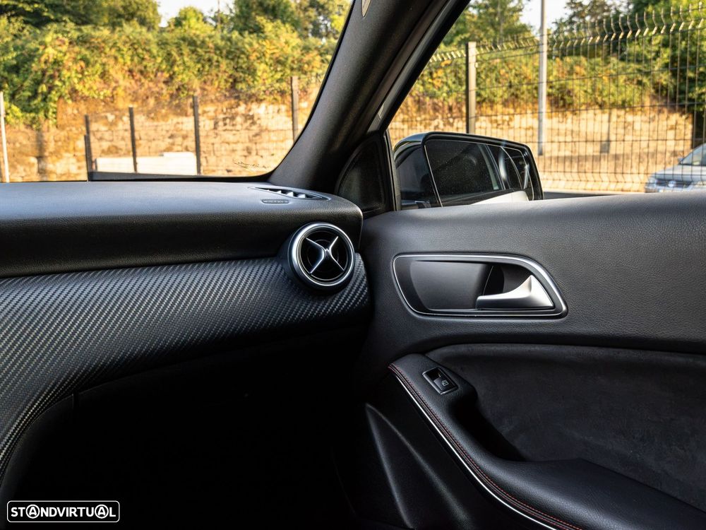 Mercedes-Benz A 180 d AMG Line - 19