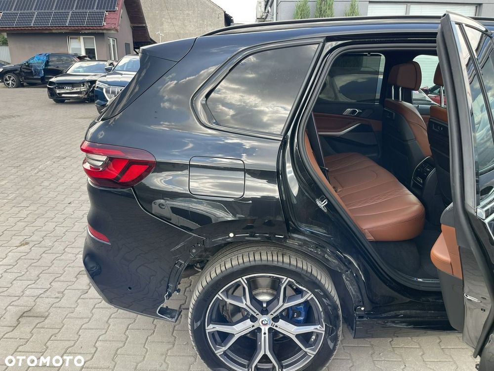 BMW X5 M M50i - 5