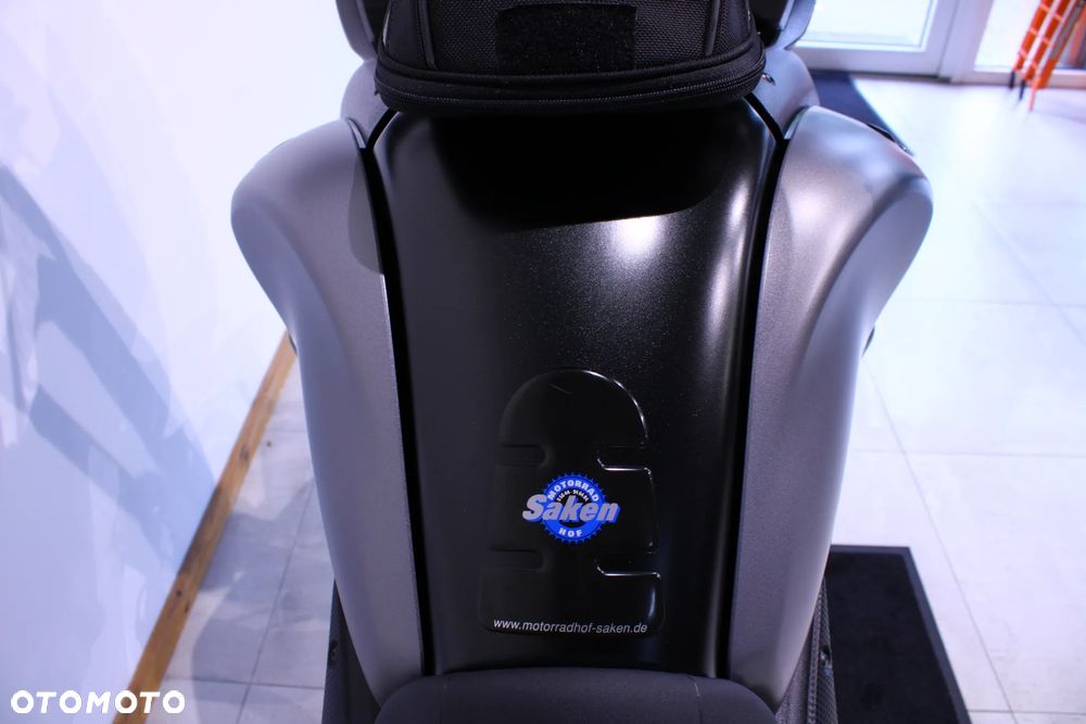 Suzuki DL - 12