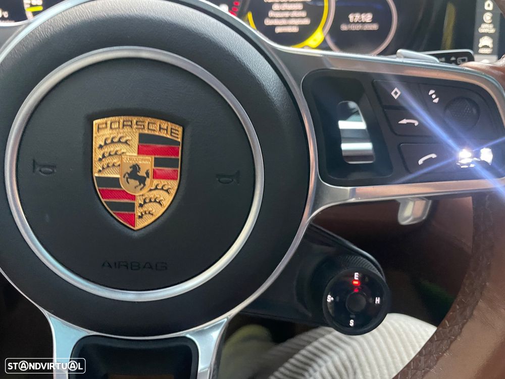 Porsche Panamera Sport Turismo 4 E-Hybrid 10 Years Edition - 21