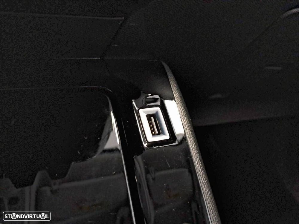 Peugeot 2008 1.2 PureTech Allure EAT8 - 24