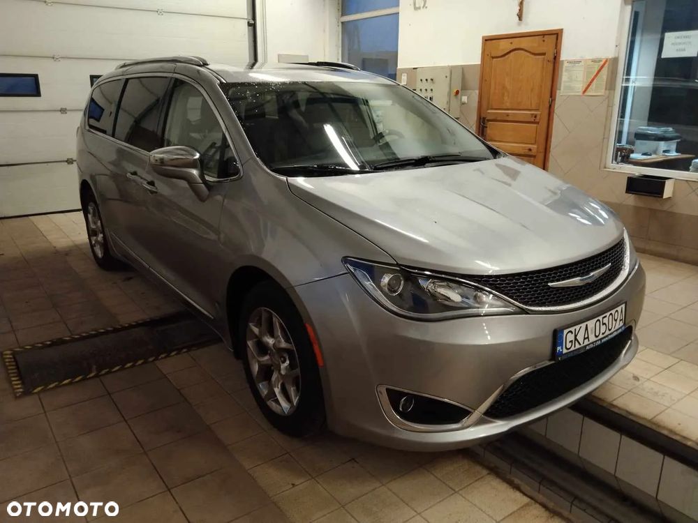 Chrysler Pacifica - 3