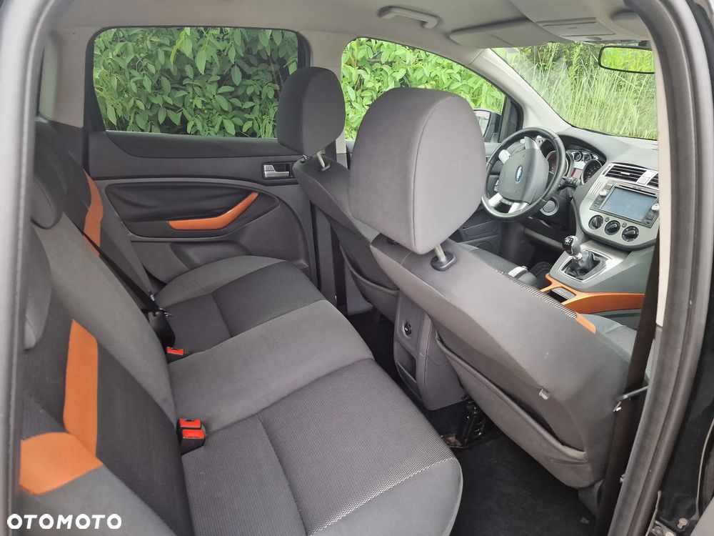 Ford Kuga 2.0 TDCi 4x4 Titanium - 27