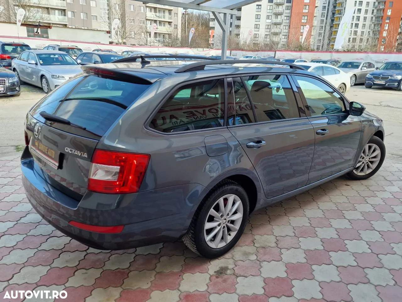 Skoda Octavia Combi 2.0 TDI (Green tec) DSG Ambition - 12