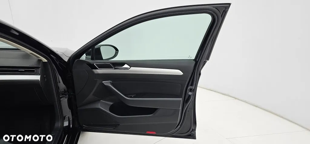 Volkswagen Passat - 11