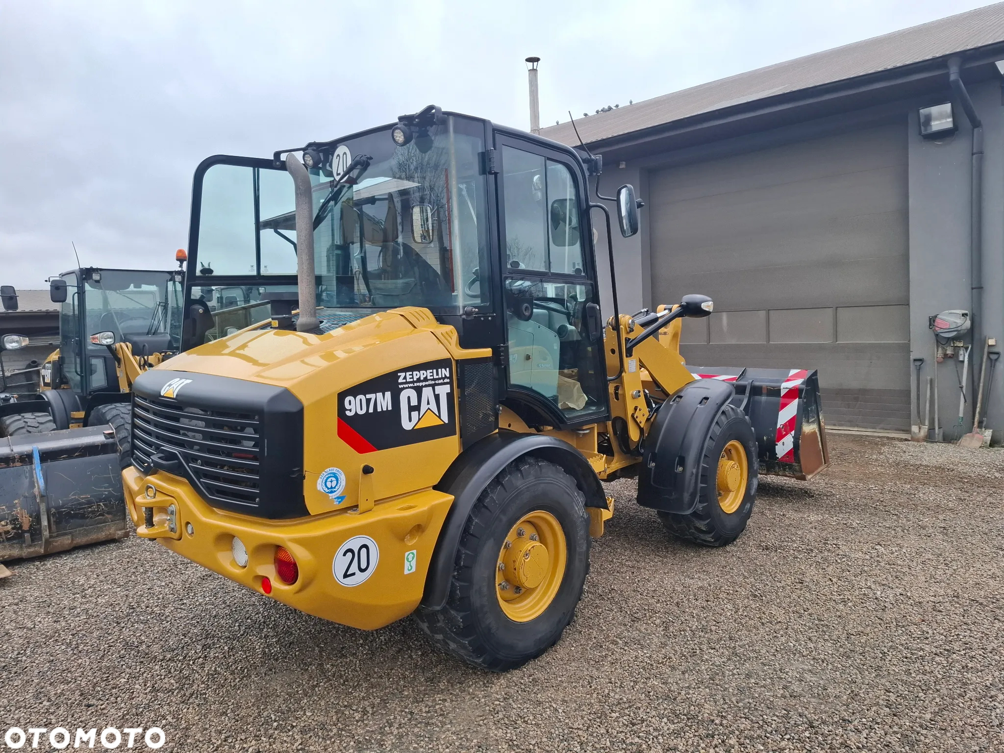 Caterpillar CAT 907 M - 7