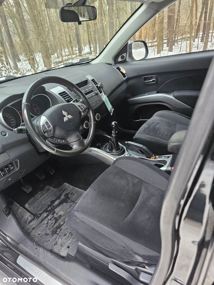 Mitsubishi Outlander 2.0 DID Intense + SE - 26