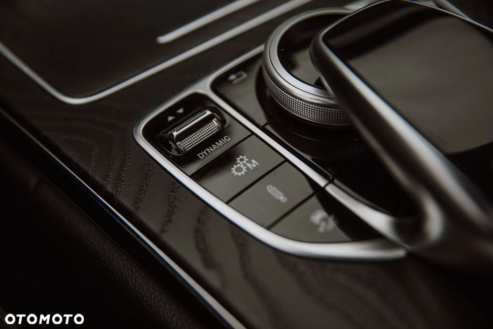 Mercedes-Benz Klasa C AMG 43 4-Matic - 34