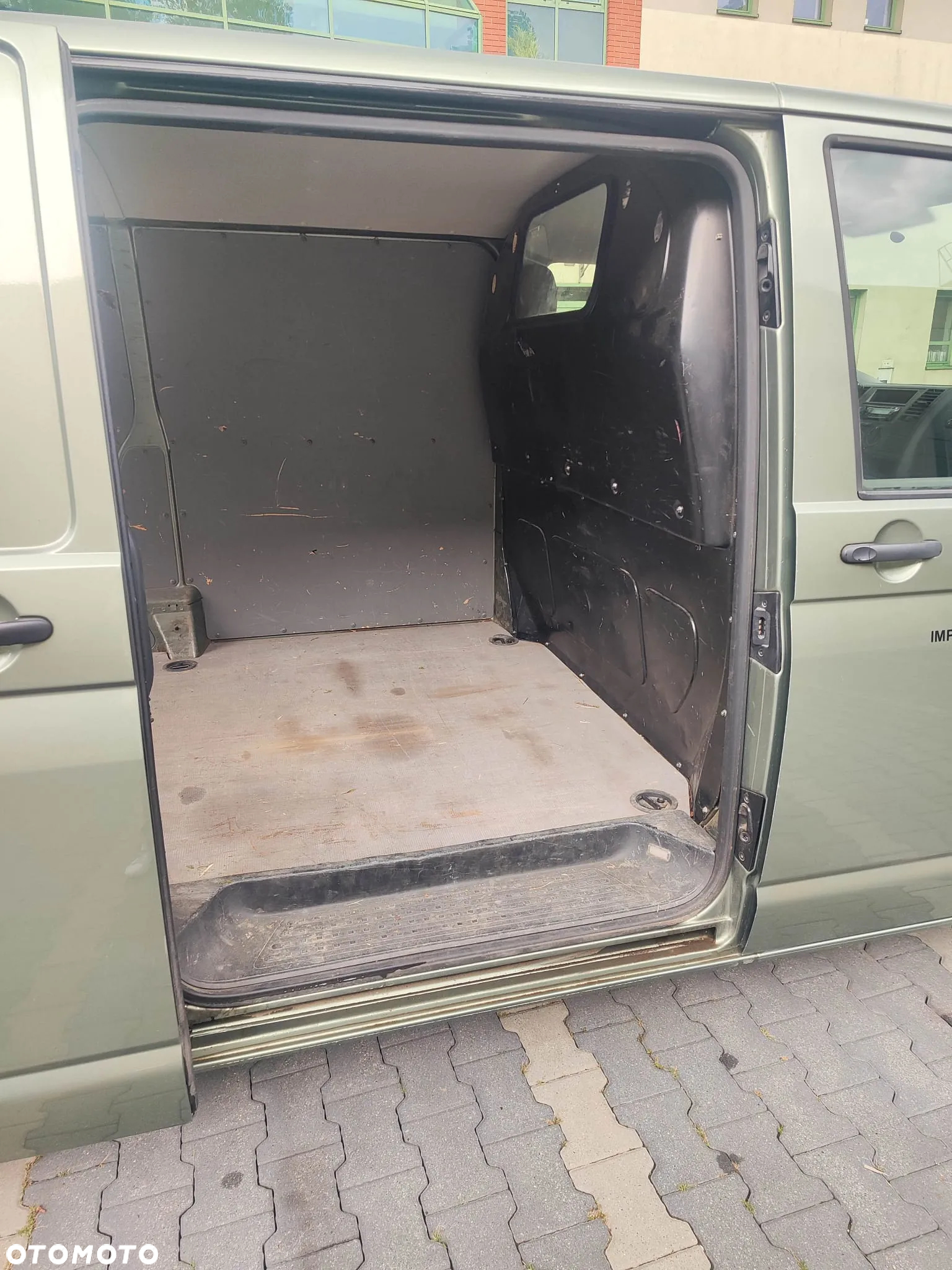 Volkswagen Transporter T5 TDI L2H1 - 10