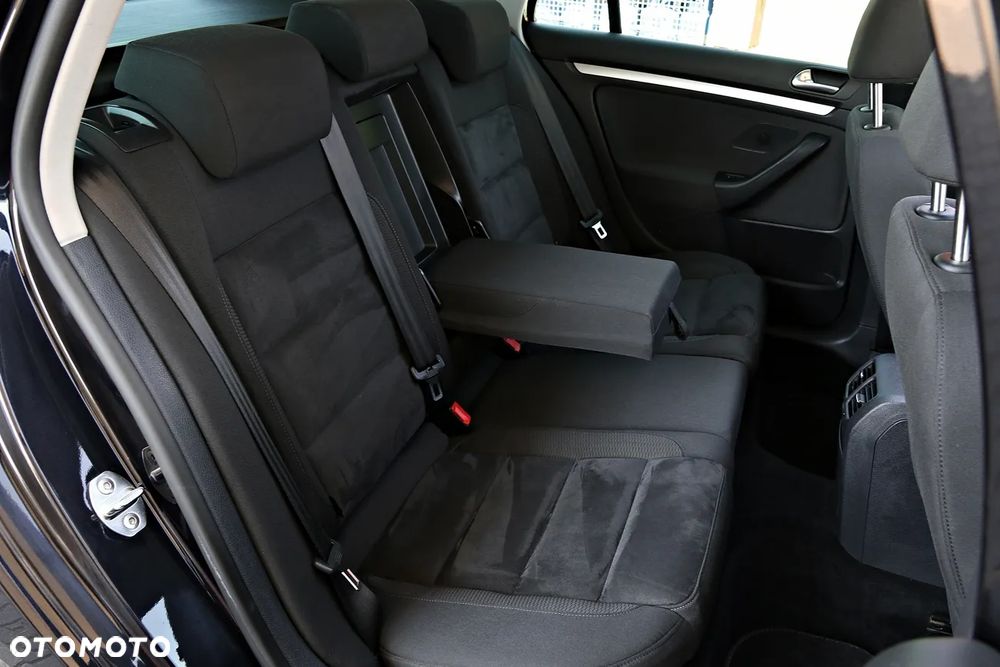 Volkswagen Golf 2.0 TDI Highline - 32
