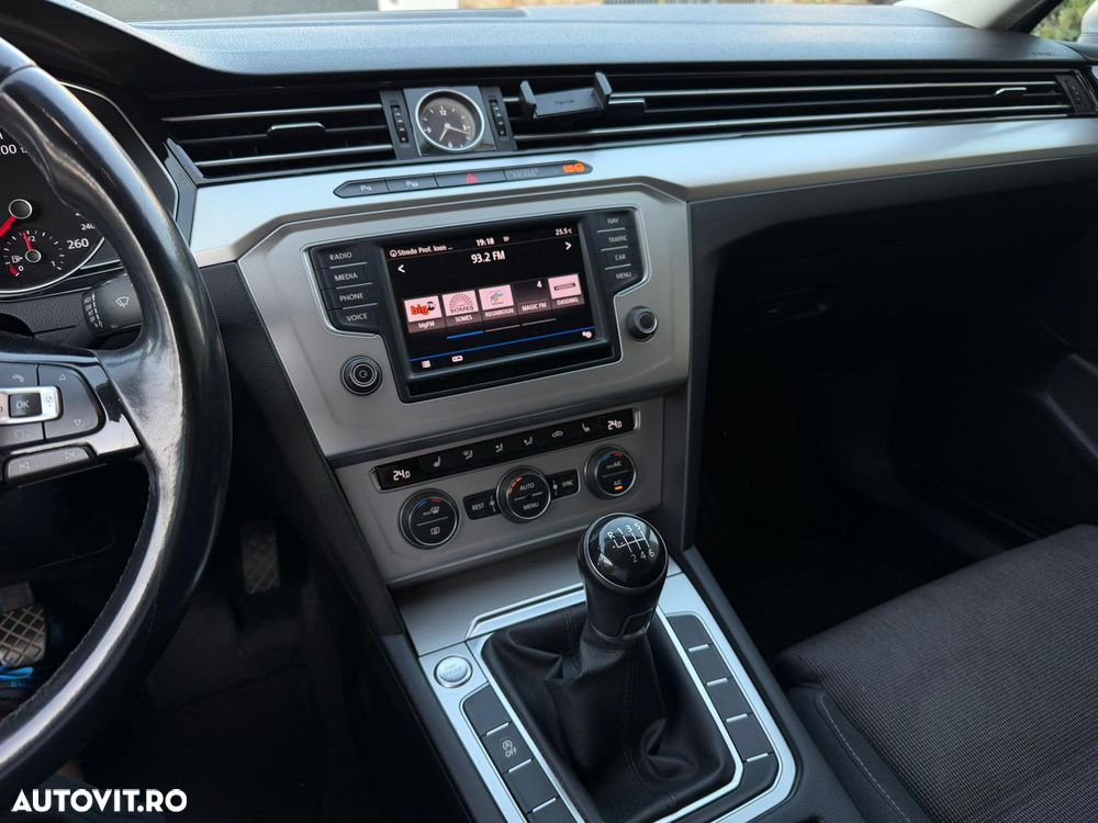Volkswagen Passat 2.0 TDI Comfortline - 8