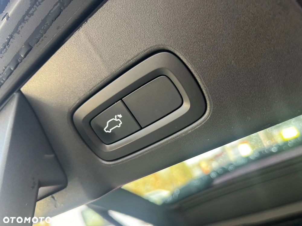 Volvo V90 D4 AWD Momentum - 22