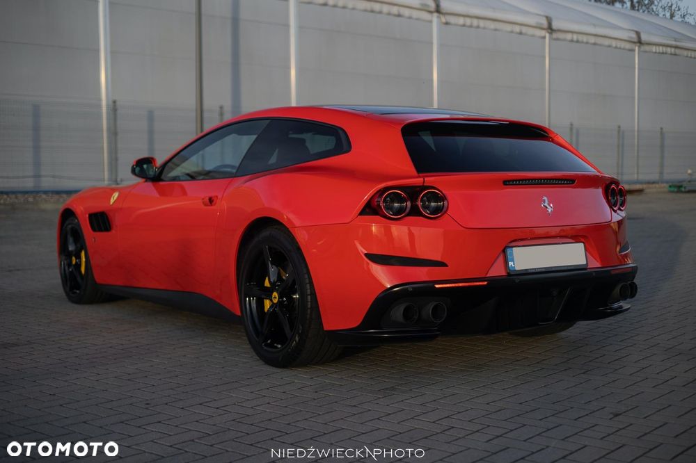 Ferrari GTC4Lusso - 34