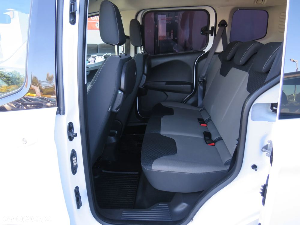 Ford Tourneo Courier - 29