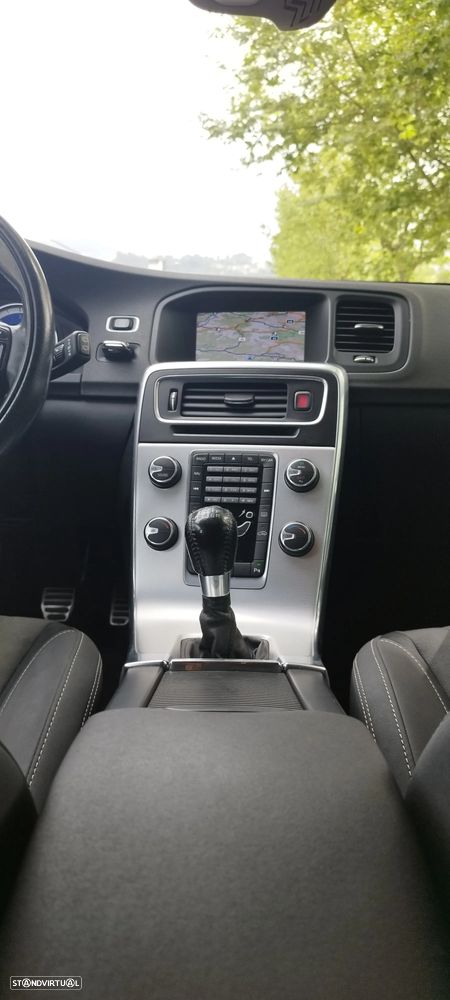 Volvo V60 2.0 D3 R-Design Momentum - 19