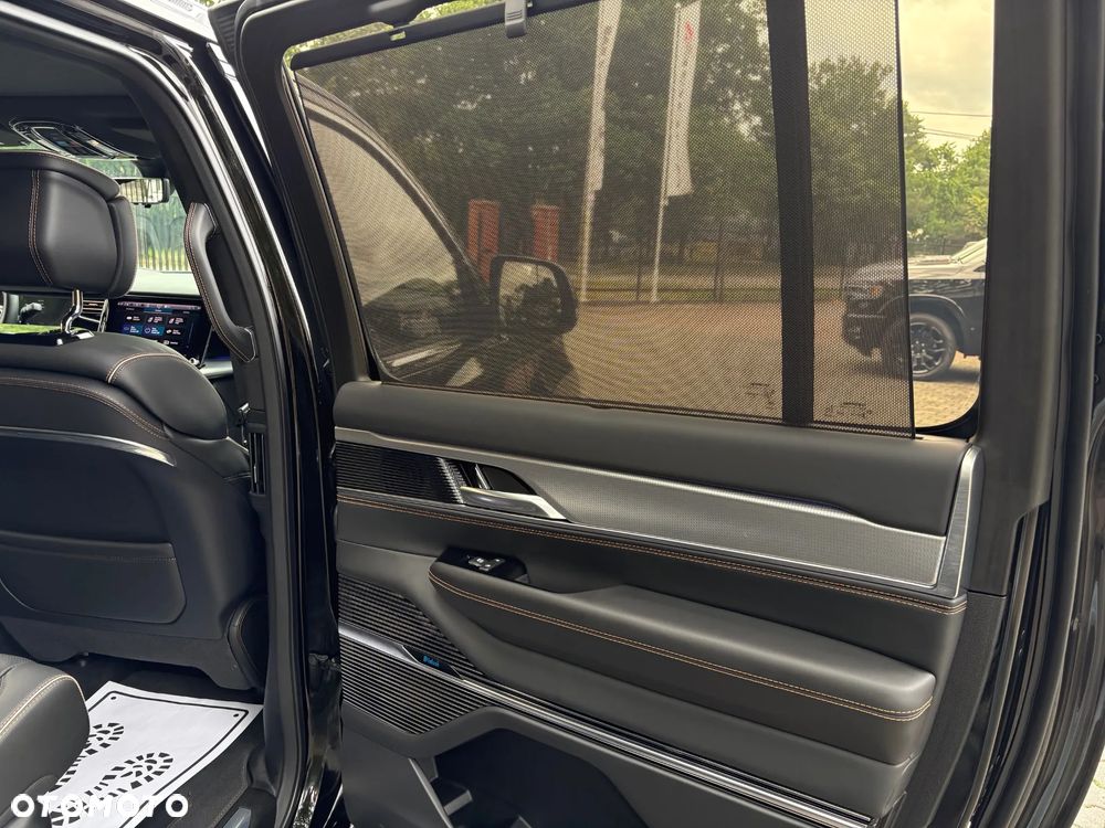 Jeep Grand Wagoneer - 26