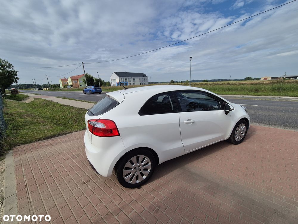 Kia Rio - 4