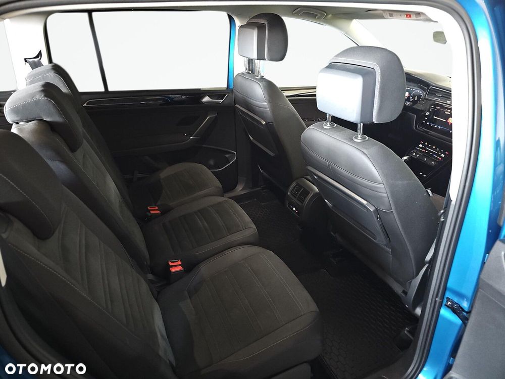 Volkswagen Touran - 32