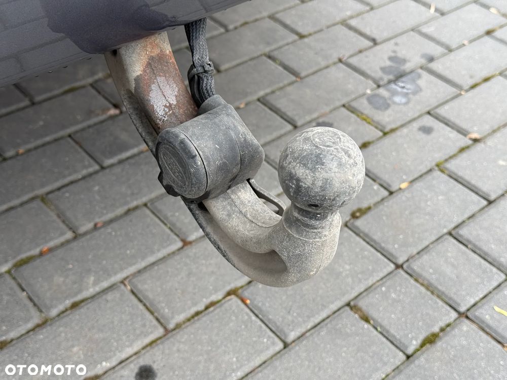 Land Rover Discovery P300 R-Dynamic HSE - 19