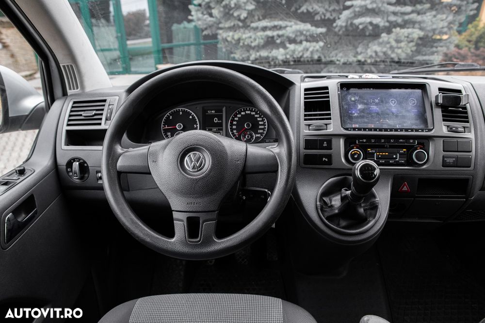 Volkswagen Caravelle - 8