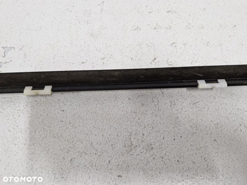 HYUNDAI TUCSON 3 III LISTWA ZGARNIAJĄCA DRZWI LEWY TYŁ LEWA TYLNA CHROM - 7