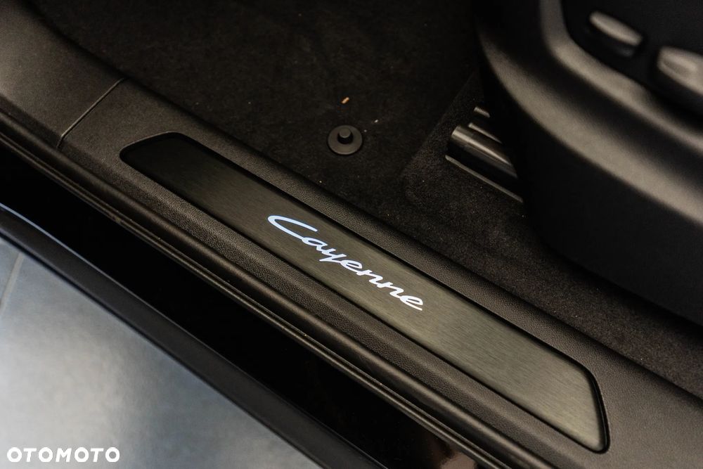 Porsche Cayenne E-Hybrid PHEV Black Edition - 34