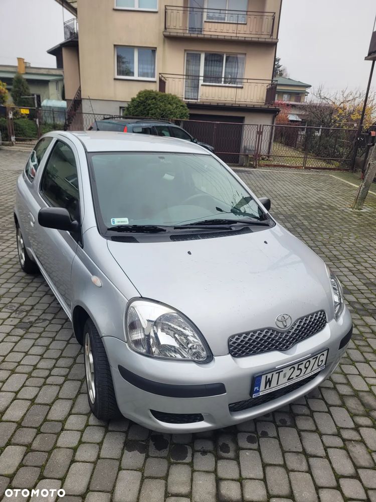 Toyota Yaris 1.0 Base - 1