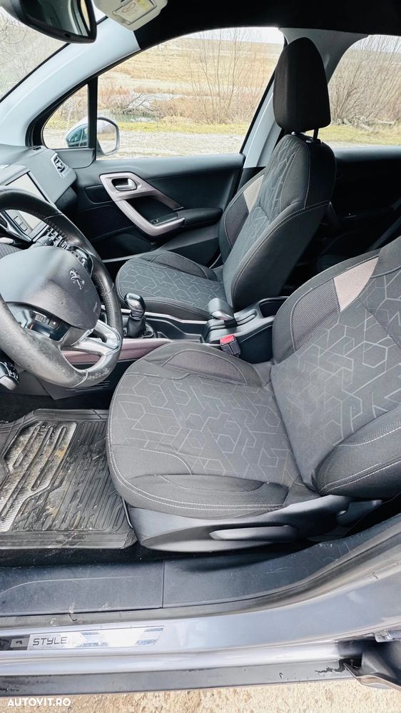 Peugeot 2008 Blue-HDi FAP 100 STOP & START Style - 12