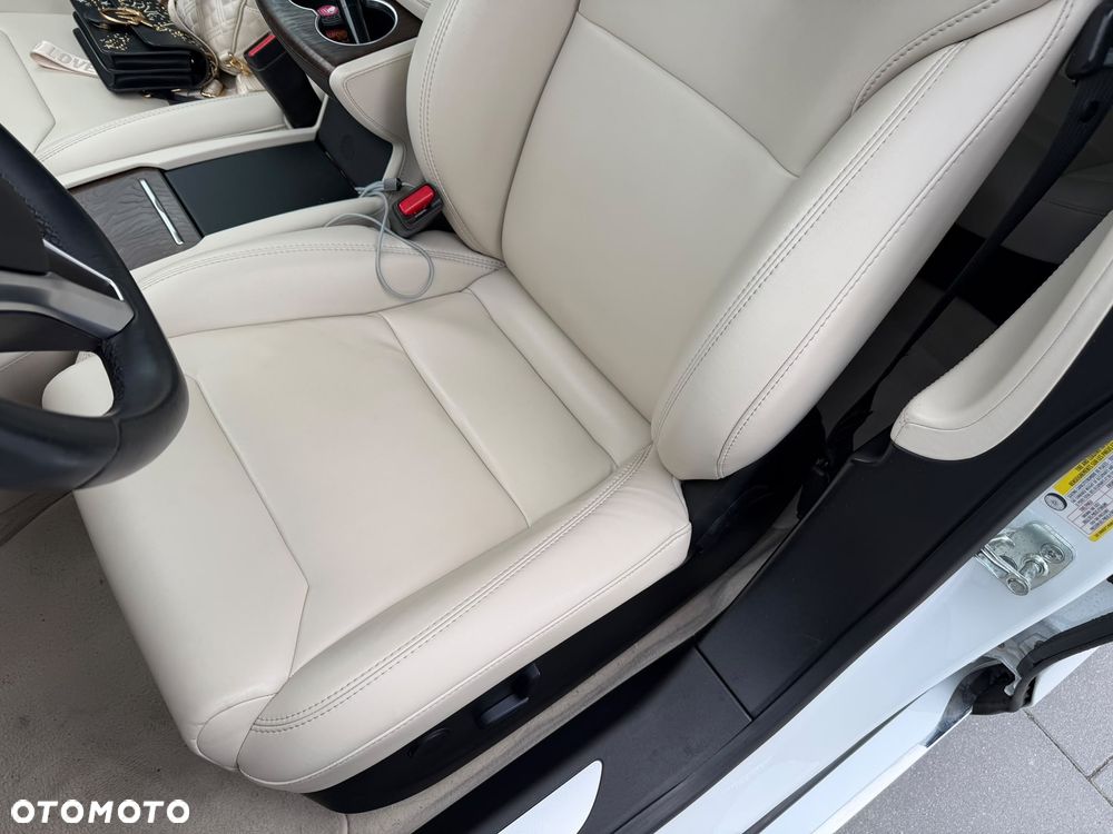 Tesla Model S - 20