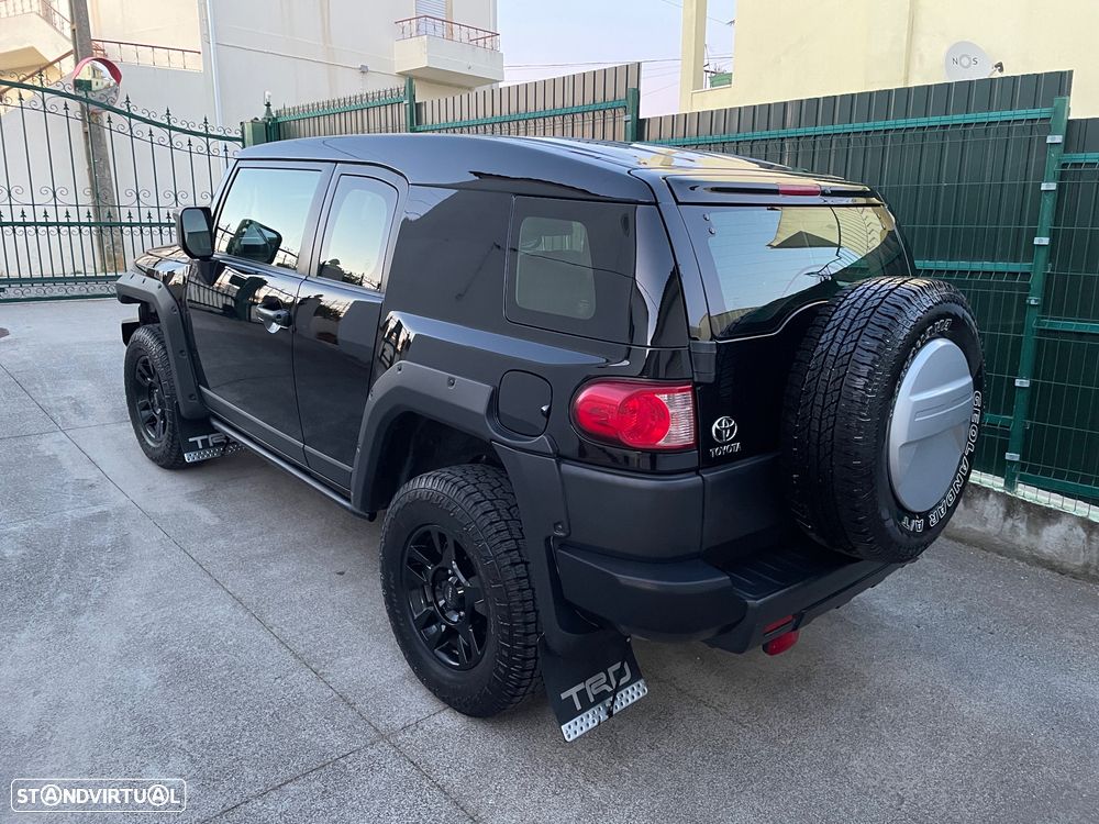 Toyota FJ Cruiser - 2