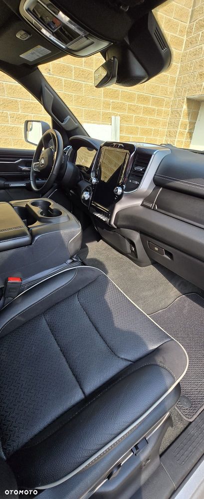 RAM 1500 5.7 eTorque Crew Cab Shortbed Laramie Chrome - 5