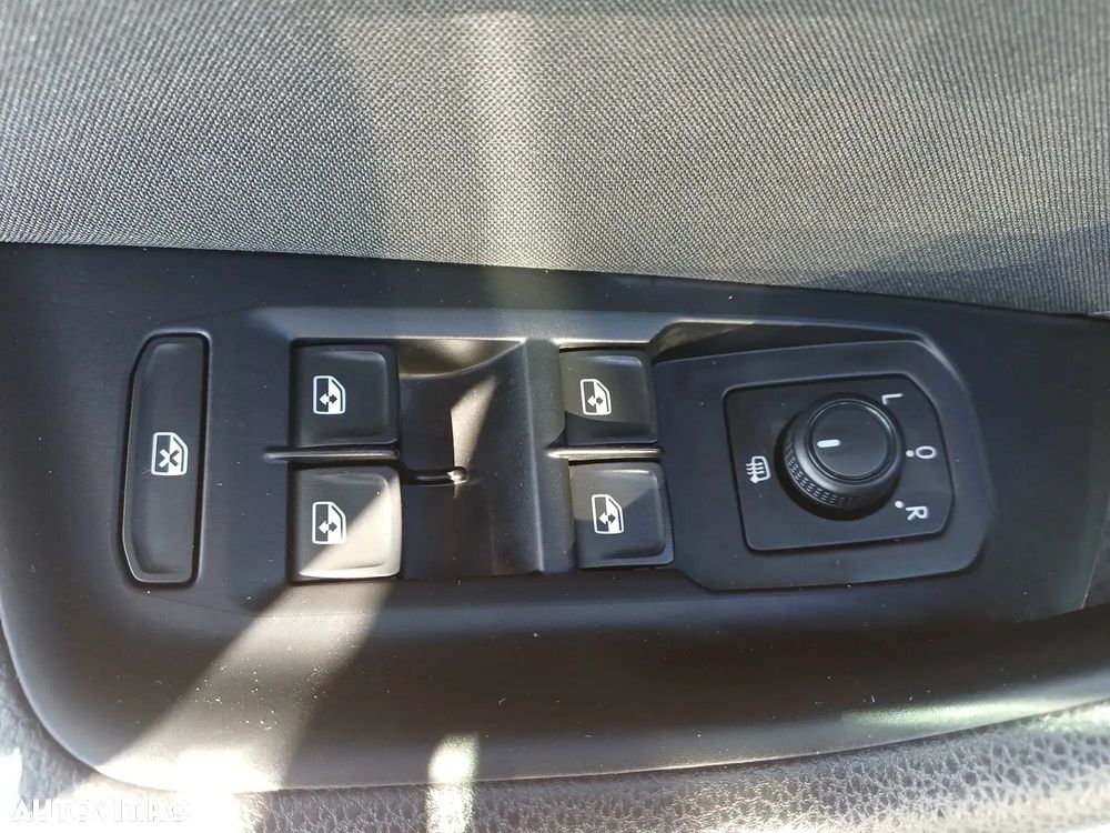 Volkswagen Passat 1.5 TSI ACT DSG Comfortline - 12