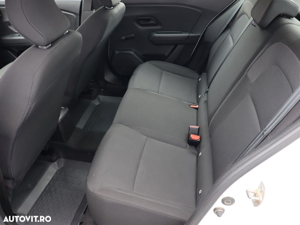 Dacia Logan SCe 65 Essential - 12