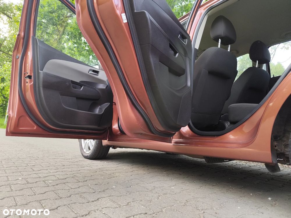 Chevrolet Aveo 1.6 LTZ - 24