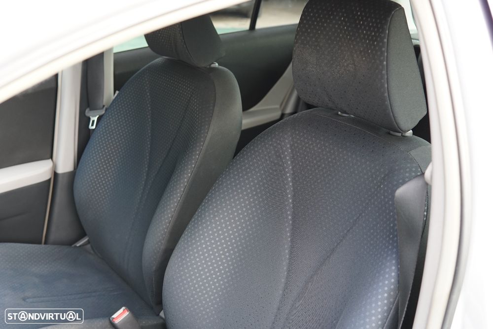 Toyota Yaris 1.0 VVT-i AC Manual - 8