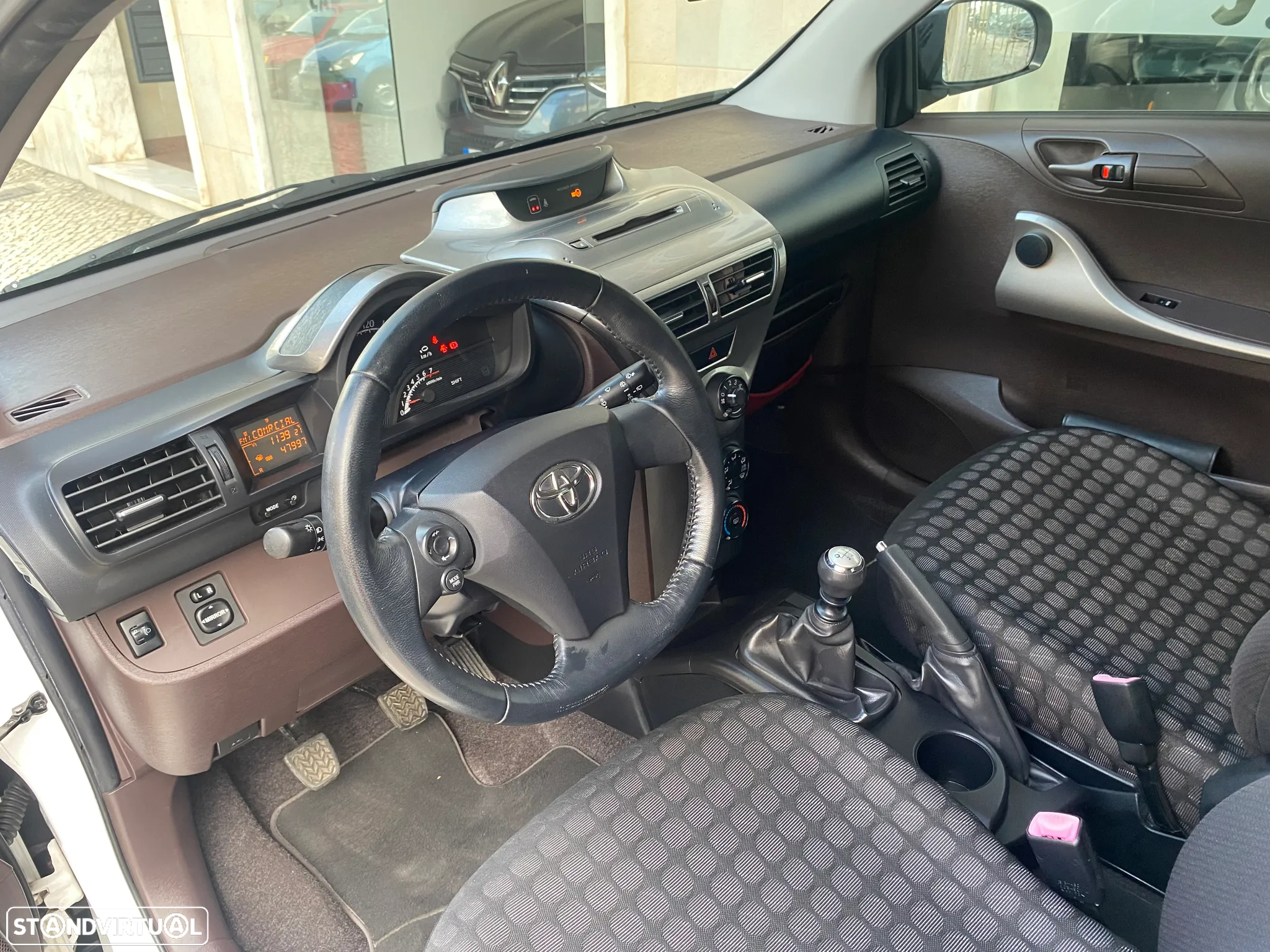 Toyota iQ 1.0 VVT-i - 31