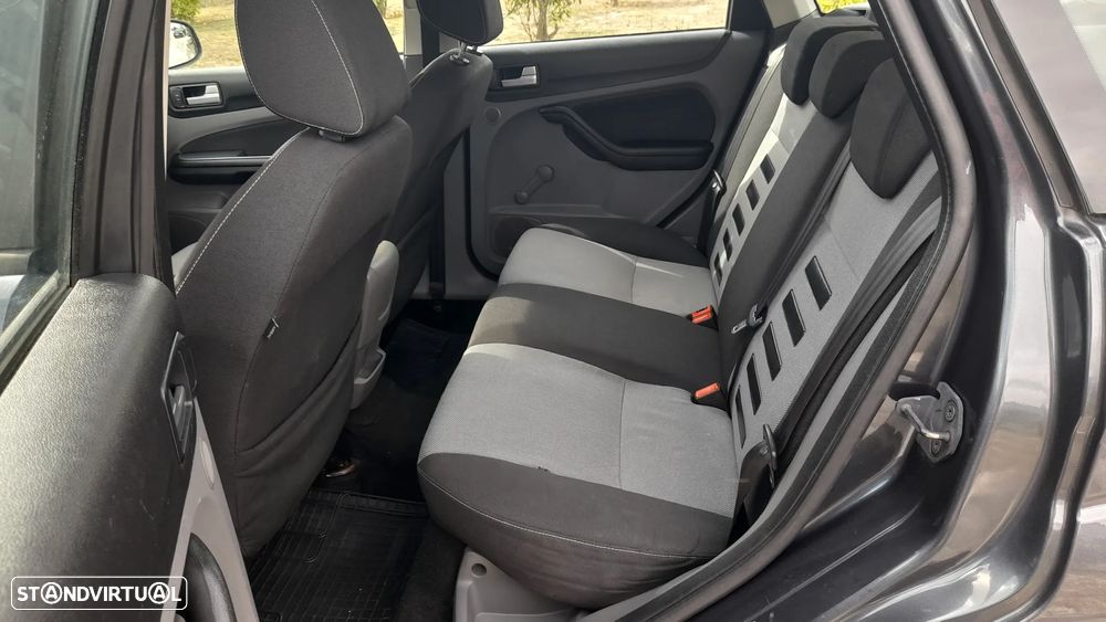 Ford Focus SW 1.6 TDCi DPF Trend - 24