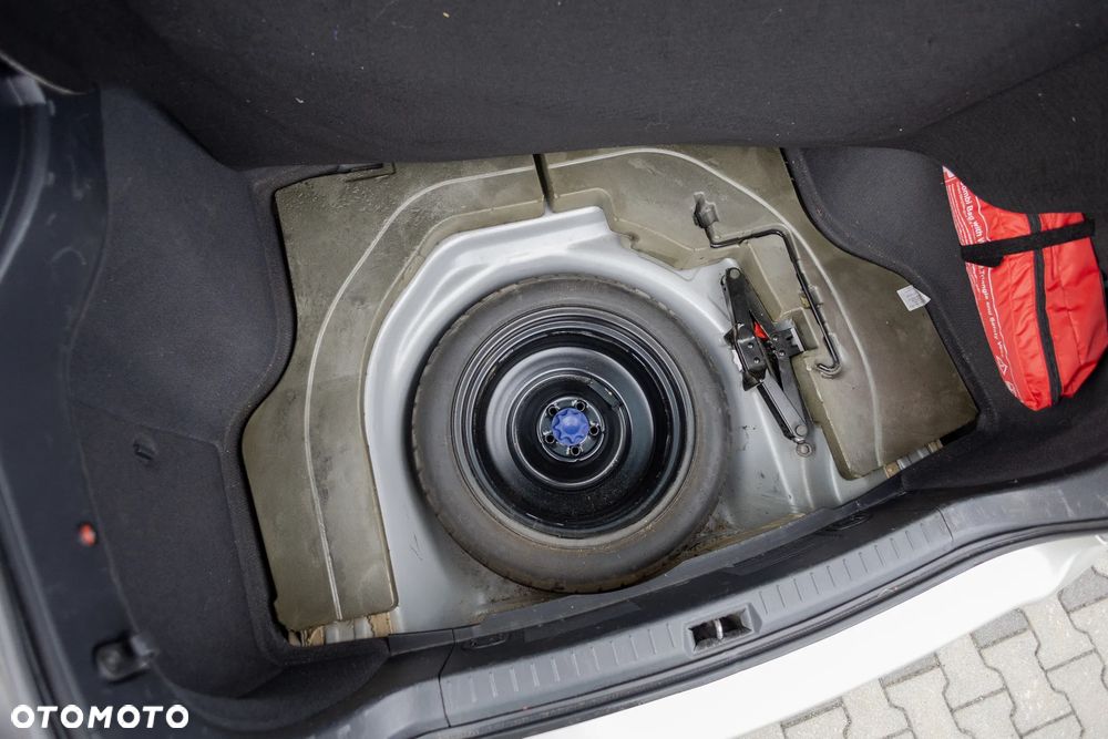 Toyota Avensis 2.0 VVT-i Executive - 13